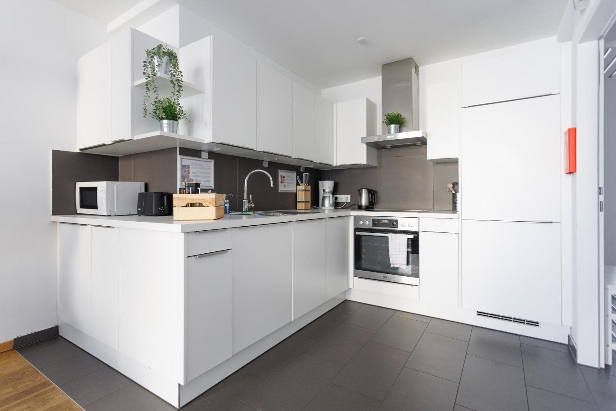 Spacious Group With Balcony Apartament *